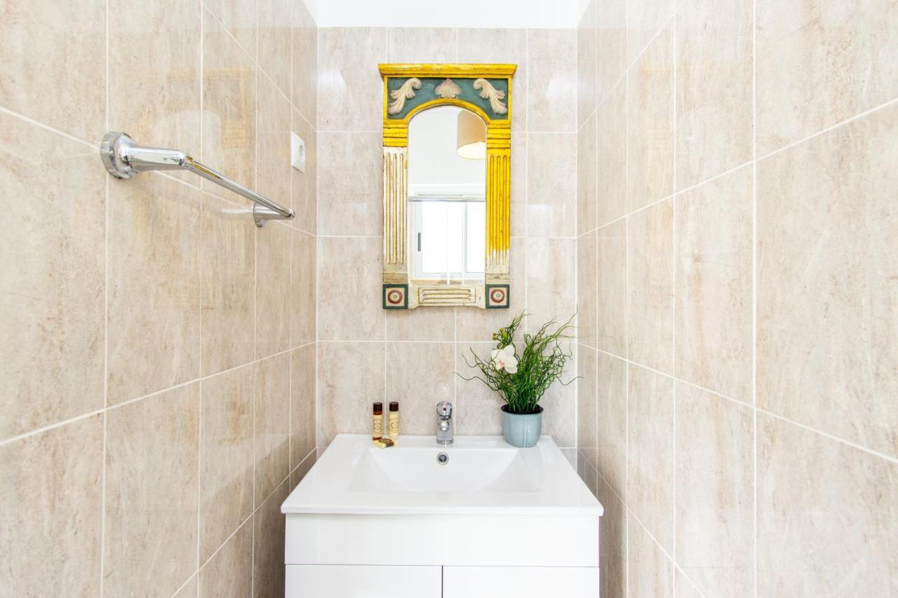 Gaze Out At The City In A Retro-Chic Getaway Lisboa Εξωτερικό φωτογραφία
